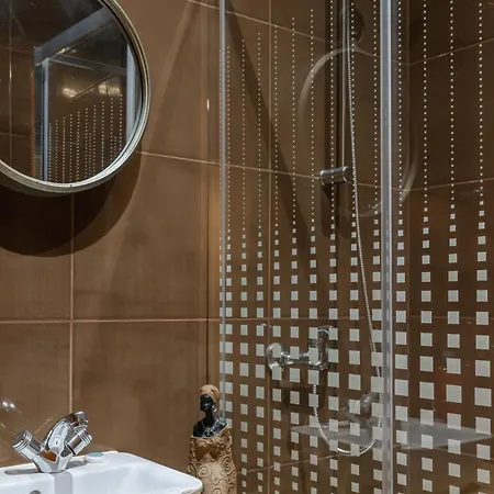 Aquilla's Family 102 By Mycelia * Лісабон