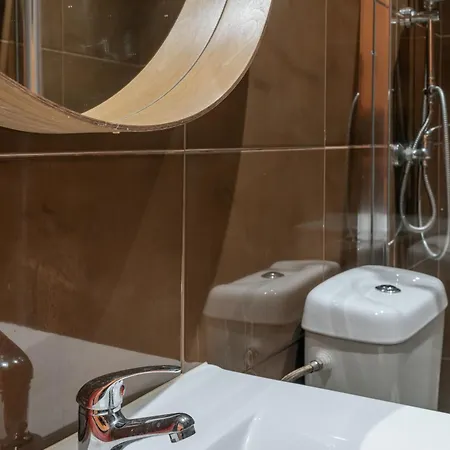 Aquilla's Family 102 By Mycelia ゲストハウス